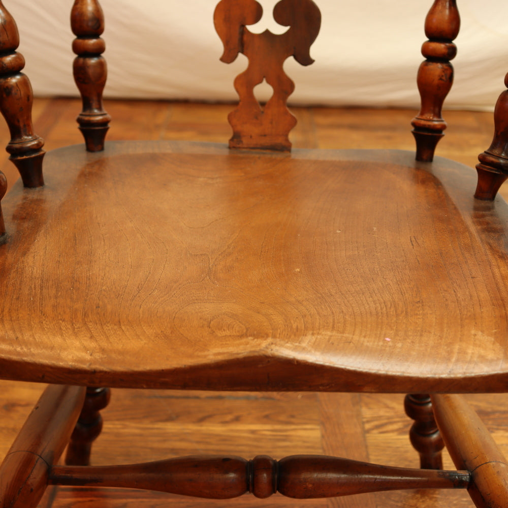 AF2-333: Antique Pair of Early - Mid 19th Century Yew Wood & Elm American Sack Back Windsor Armchairs