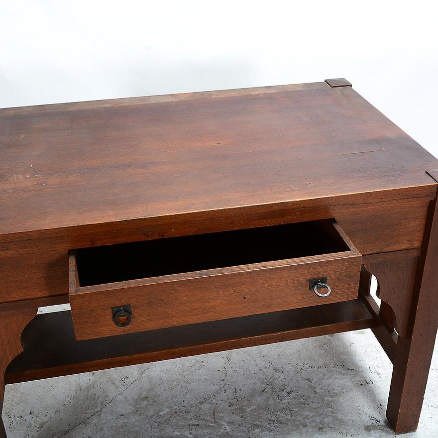 AF5-274: ANTIQUE EARLY 20TH CENTURY AMERICAN ARTS & CRAFTS MISSION OAK DESK