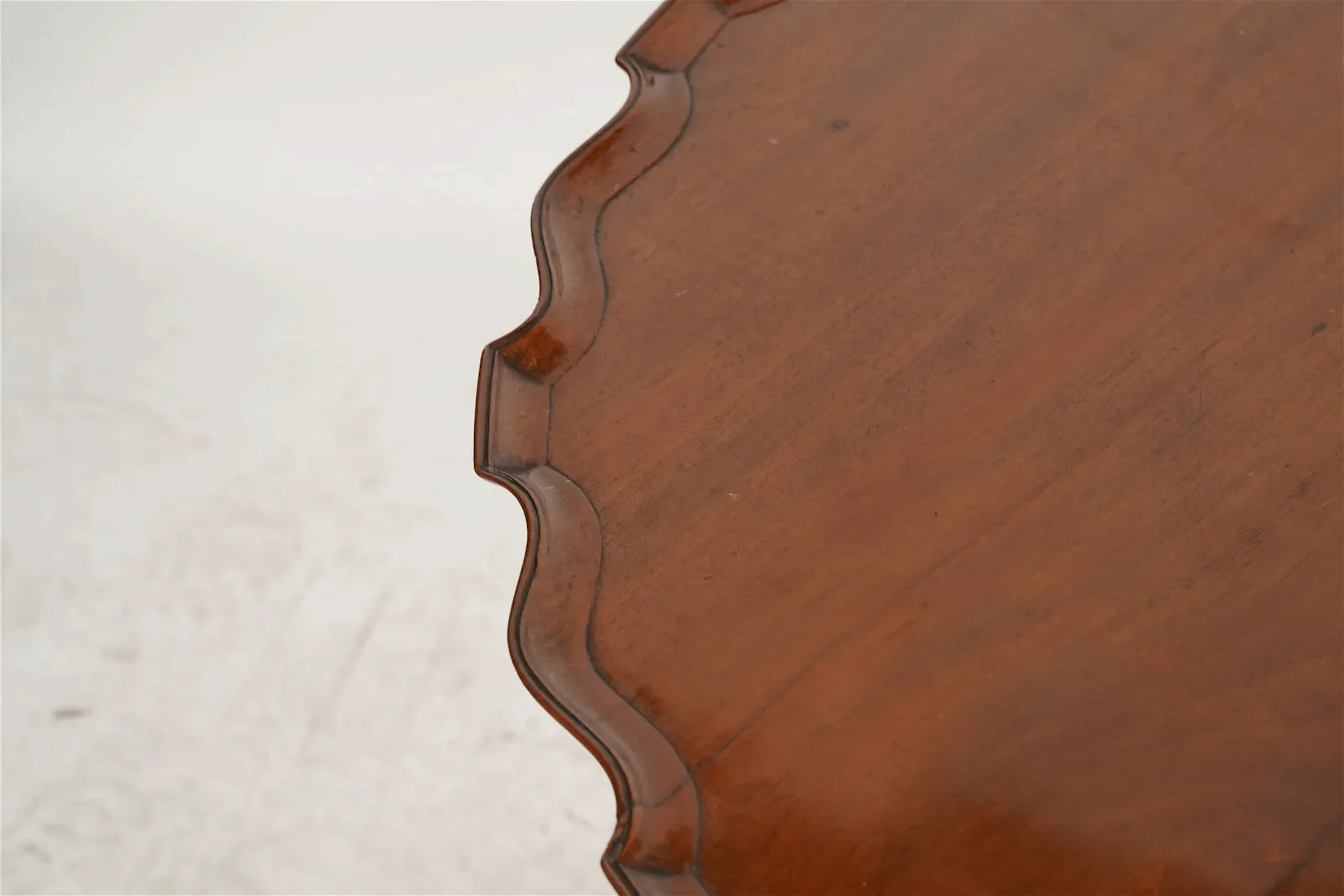 AF1-389: Antique Late 18th C American Mahogany Tilt Top Piecrust Table