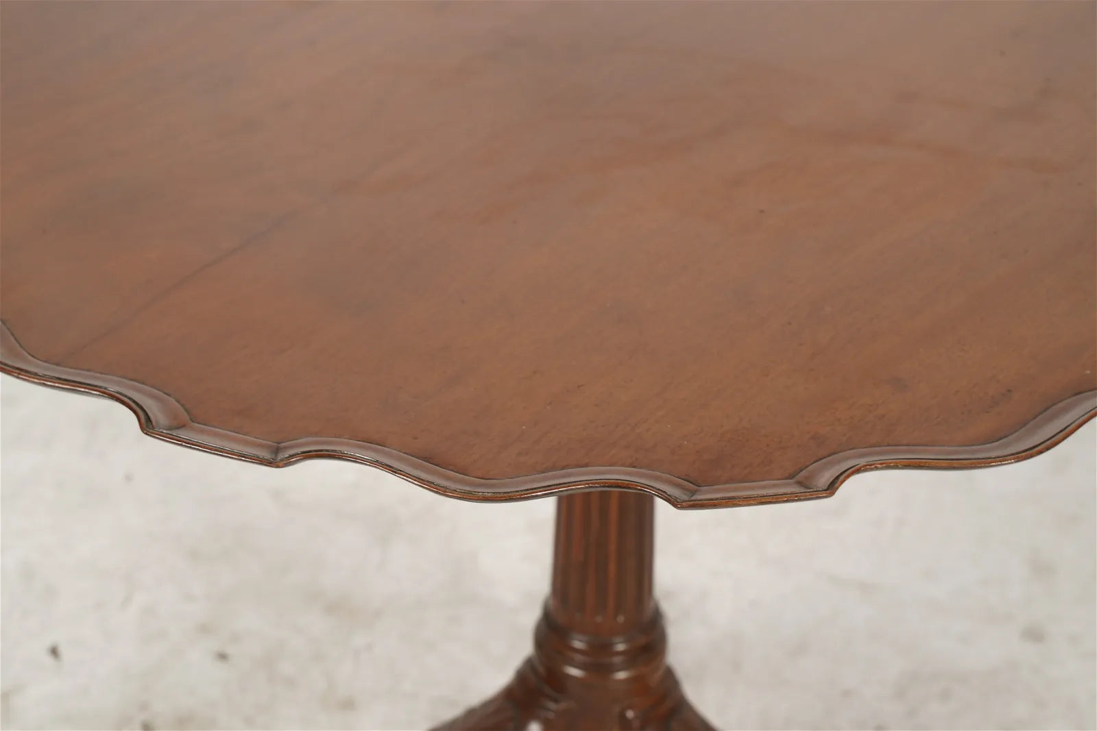 AF1-389: Antique Late 18th C American Mahogany Tilt Top Piecrust Table