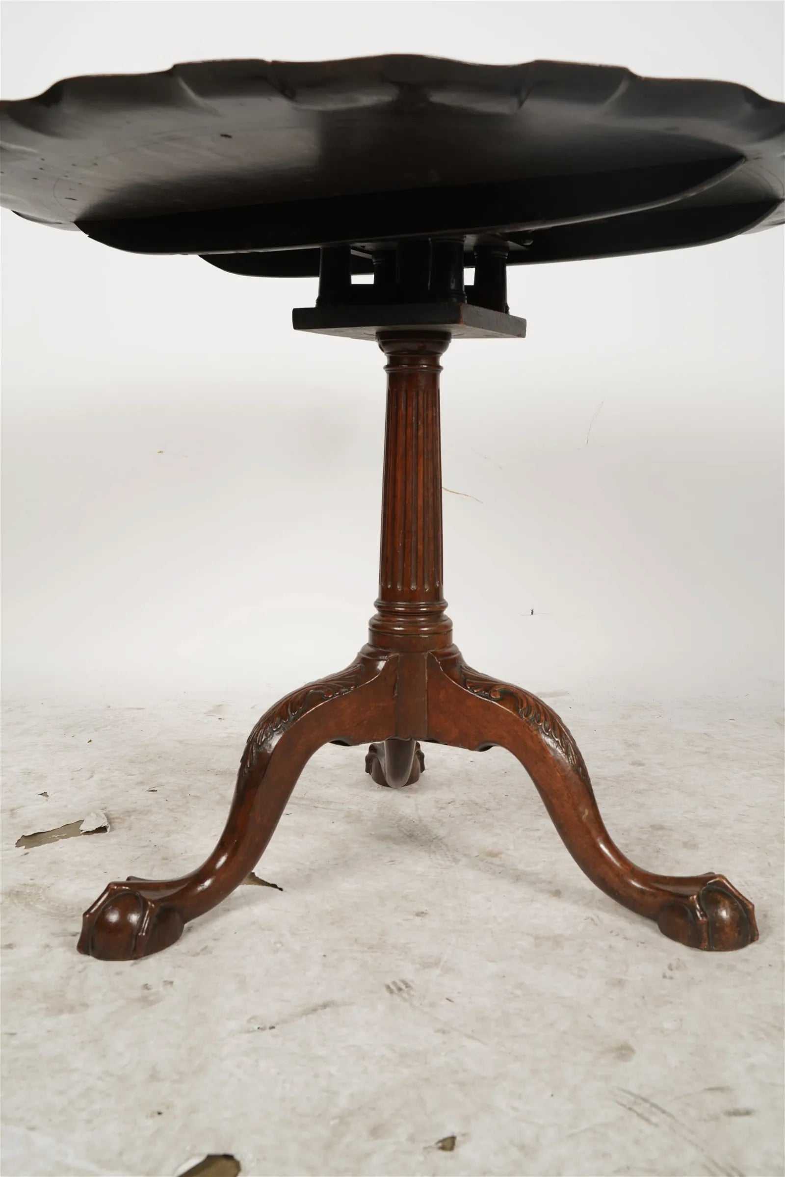 AF1-389: Antique Late 18th C American Mahogany Tilt Top Piecrust Table