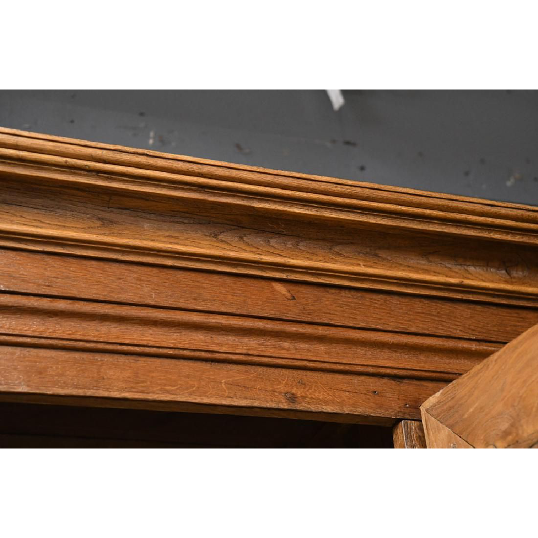 AF3-333: ANTIQUE LATE 18TH CENTURY FRENCH PROVINCIAL OAK BIBLIOTHEQUE