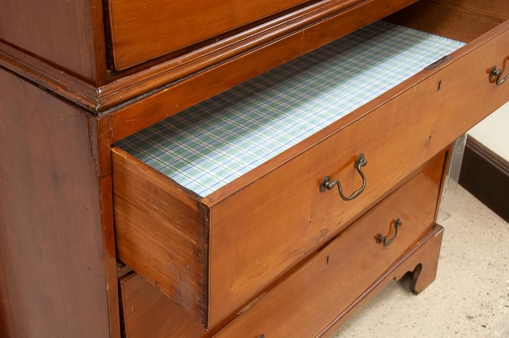 AF4-127: ANTIQUE LATE 18TH CENTURY AMERICAN CHIPPENDALE STYLE CHERRY WOOD CHEST ON CHEST