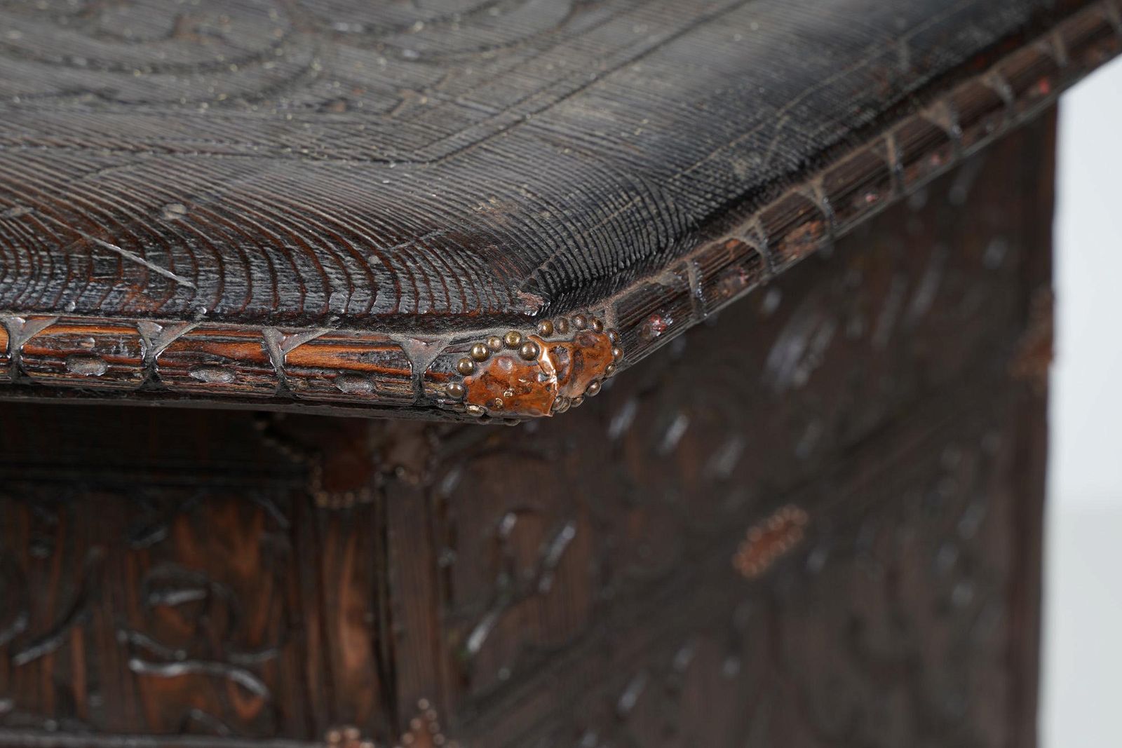 AF1-162: ANTIQUE EARLY 20TH CENTURY HIGHLY CARVED & DECORATED MOORISH STYLE SIDE TABLE