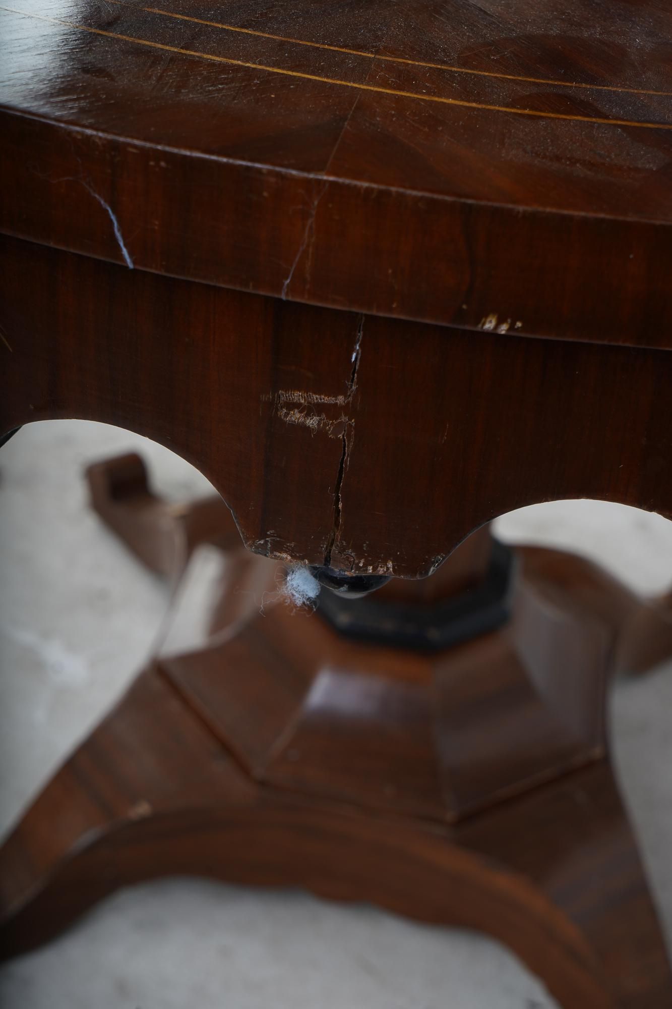 AF1-146: ANTIQUE EARLY 19th MAHOGANY BIEDERMEIER OVAL CENTER TABLE