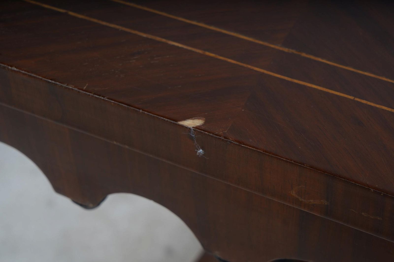 AF1-146: ANTIQUE EARLY 19th MAHOGANY BIEDERMEIER OVAL CENTER TABLE