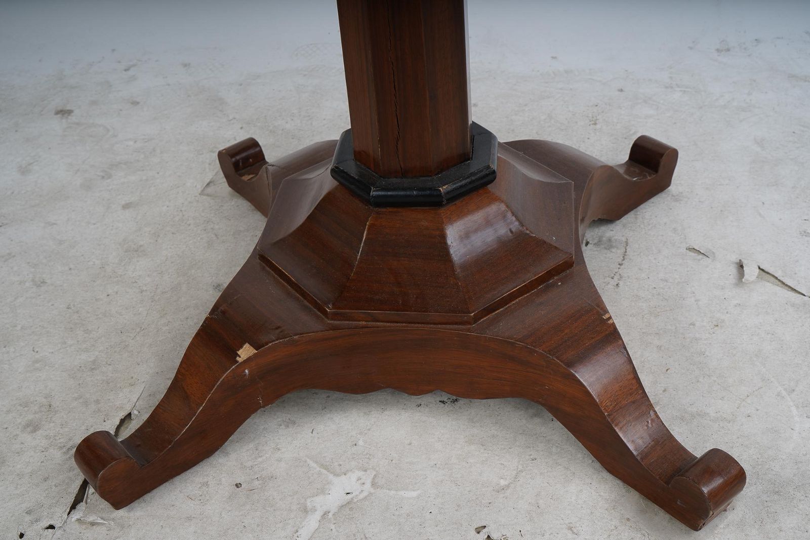 AF1-146: ANTIQUE EARLY 19th MAHOGANY BIEDERMEIER OVAL CENTER TABLE