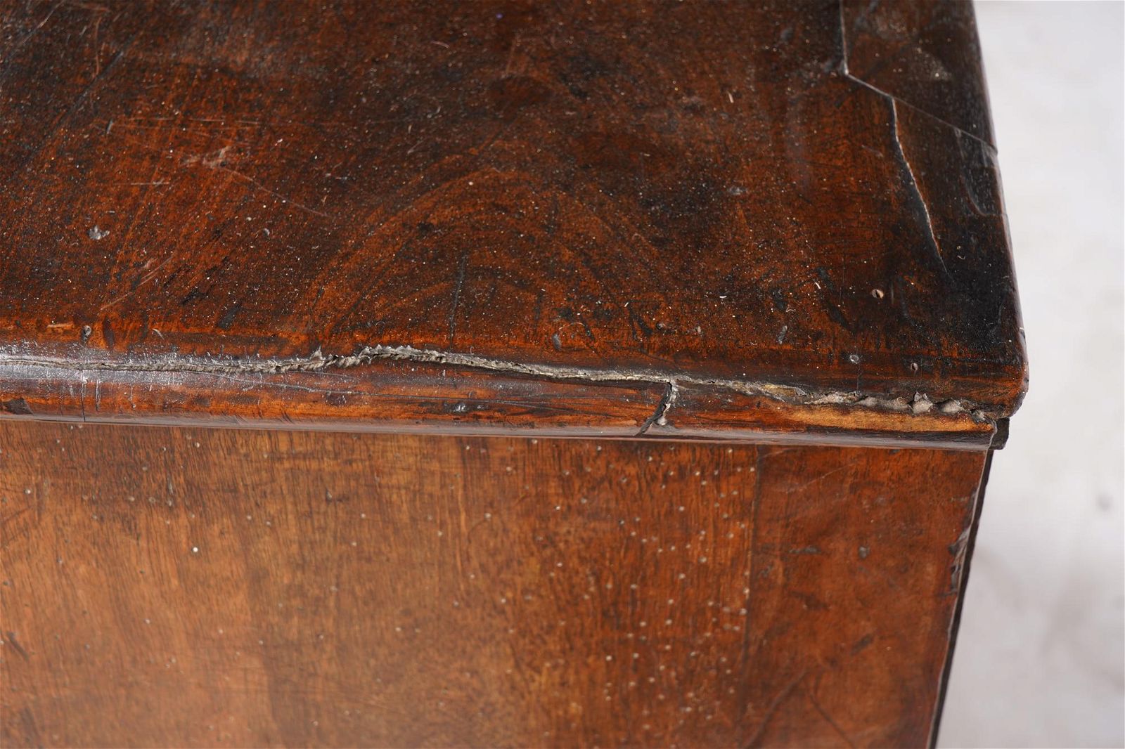 AF4-100: ANTIQUE LATE 18TH C AMERICAN FEDERAL WALNUT CHEST OF DRAWERS