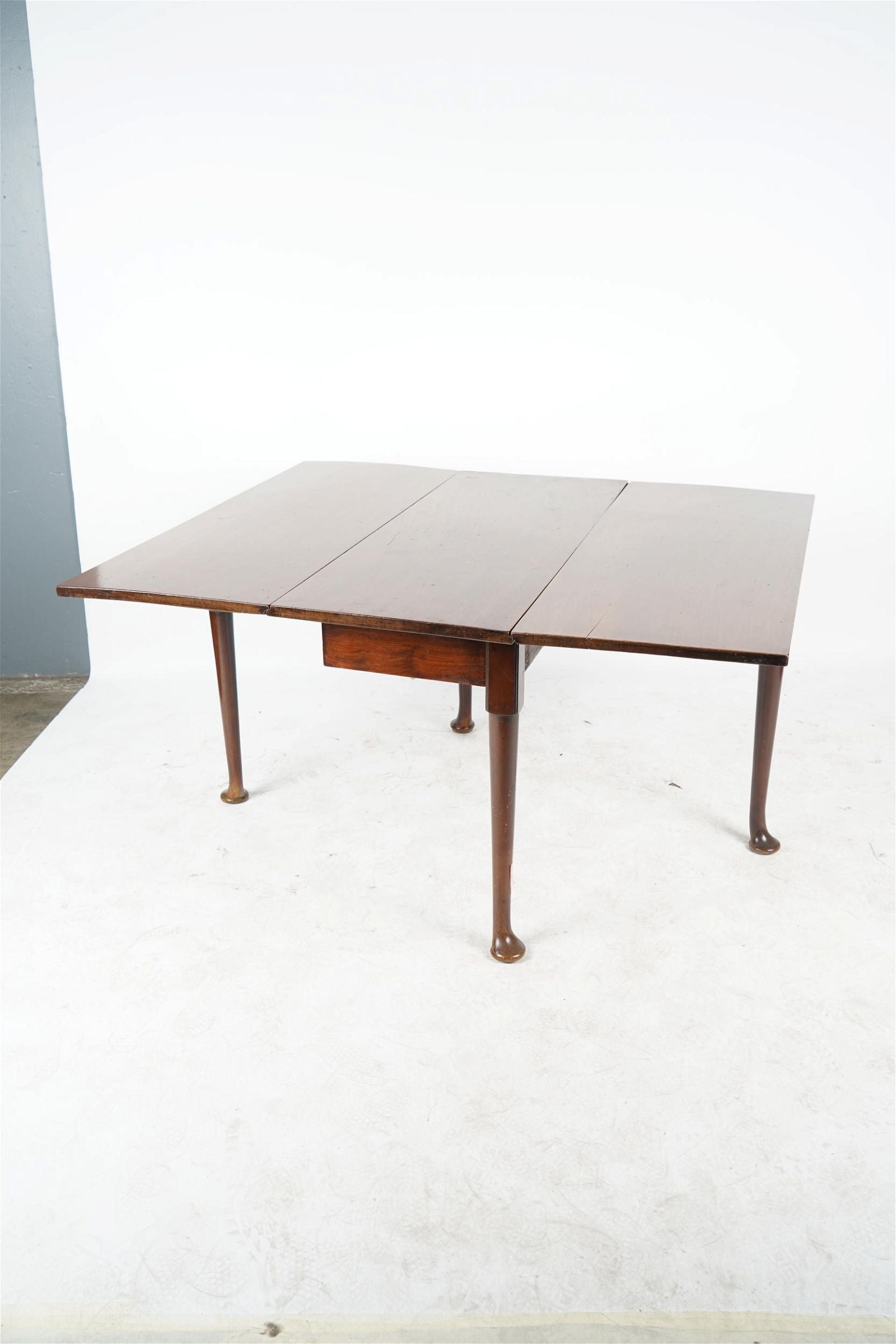 AF1-012: Antique Period English Queen Anne Mahogany Drop Leaf Table Late 18th Century