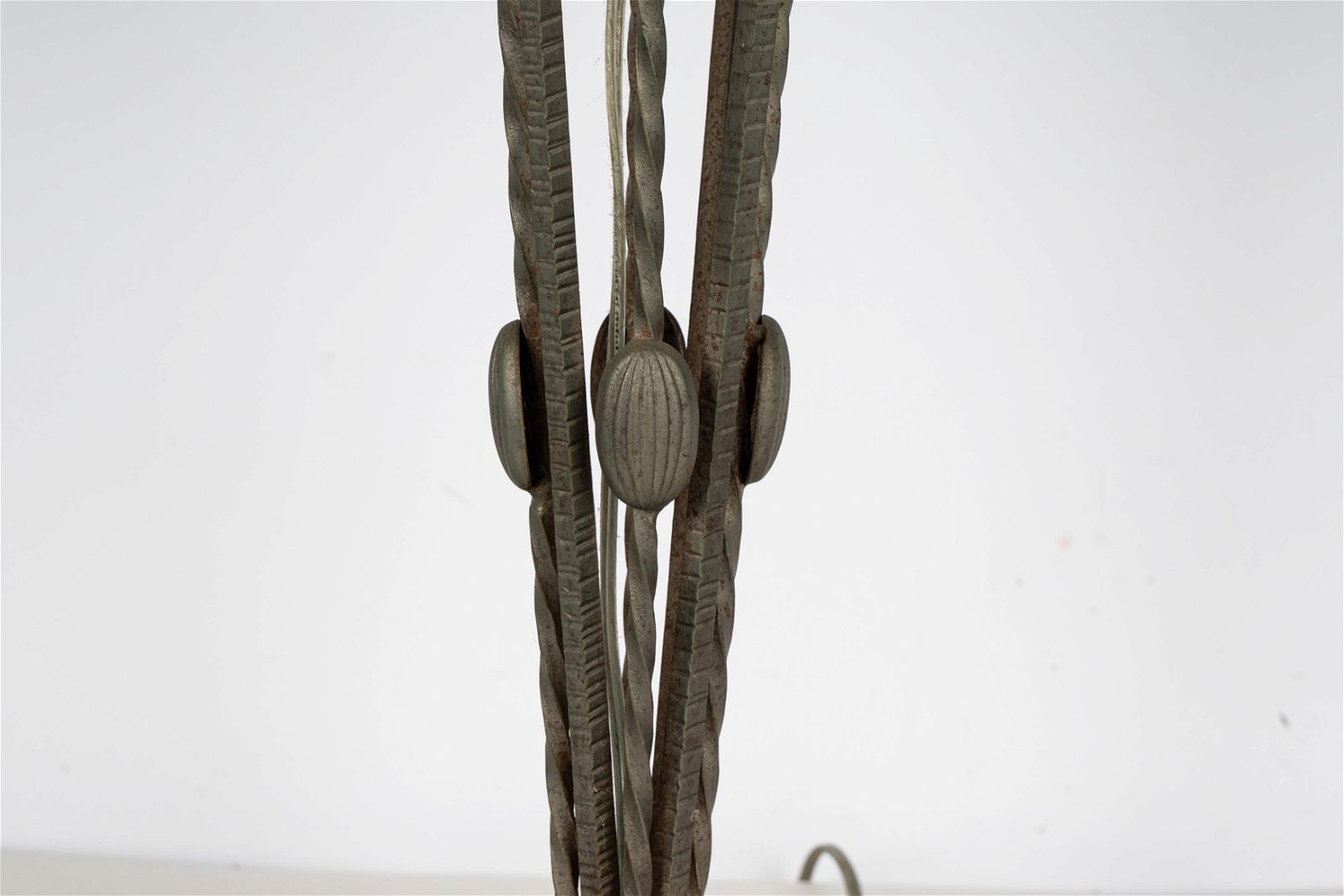 AL2-012: EARLY 20TH CENTURY FRENCH ART DECO HAND FORGED WROUGHT IRON LAMP