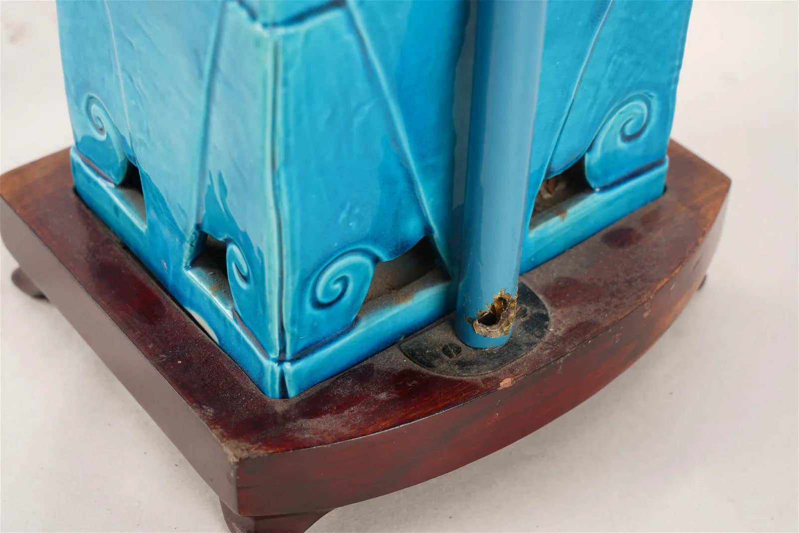 DA5-005: EARLY 20TH CENTURY CHINESE CERAMIC FOO LION W/ TURQUOISE GLAZE