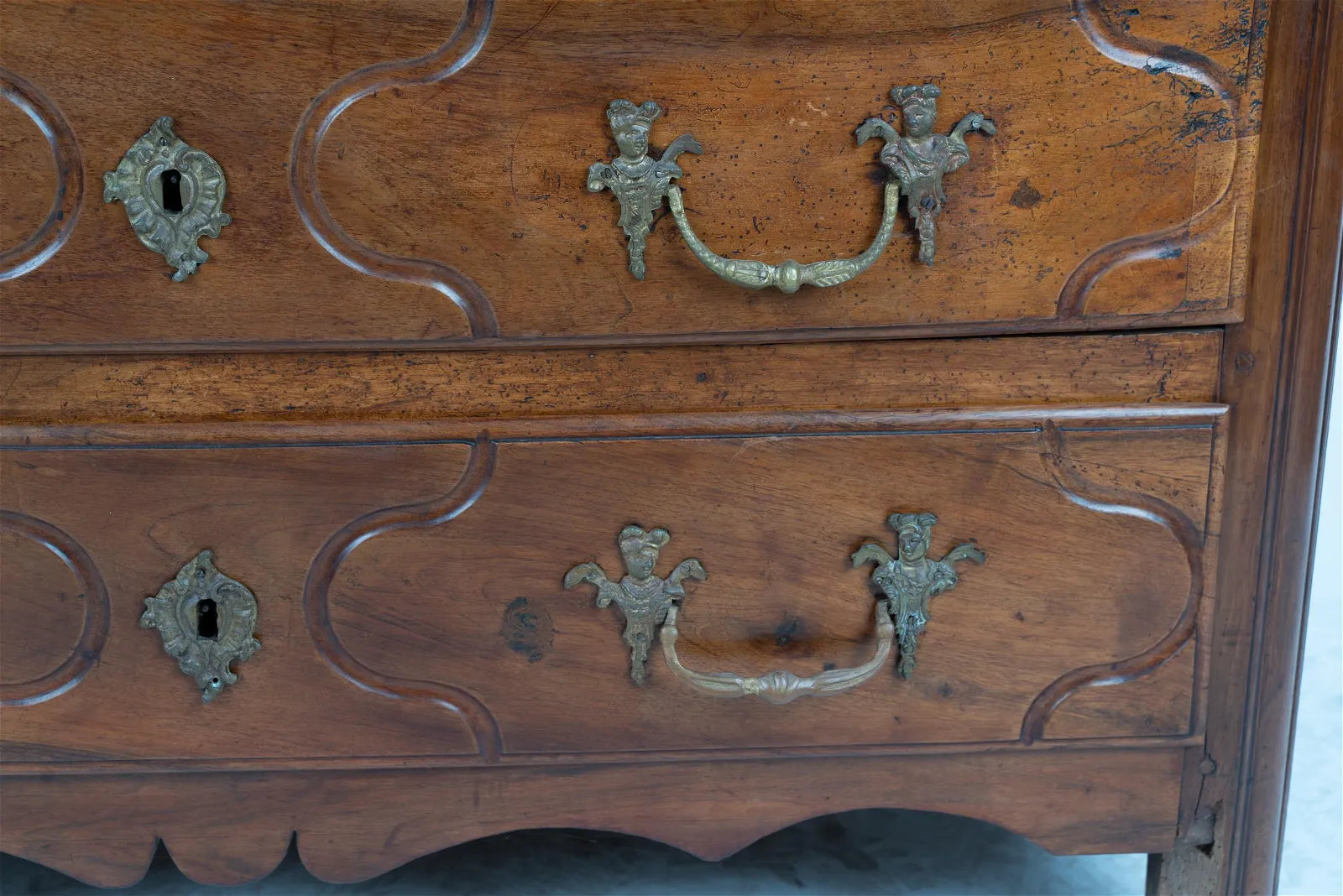 AF4-020: ANTIQUE LATE 18TH CENTURY FRENCH PROVINCIAL WALNUT CHEST OF DRAWERS