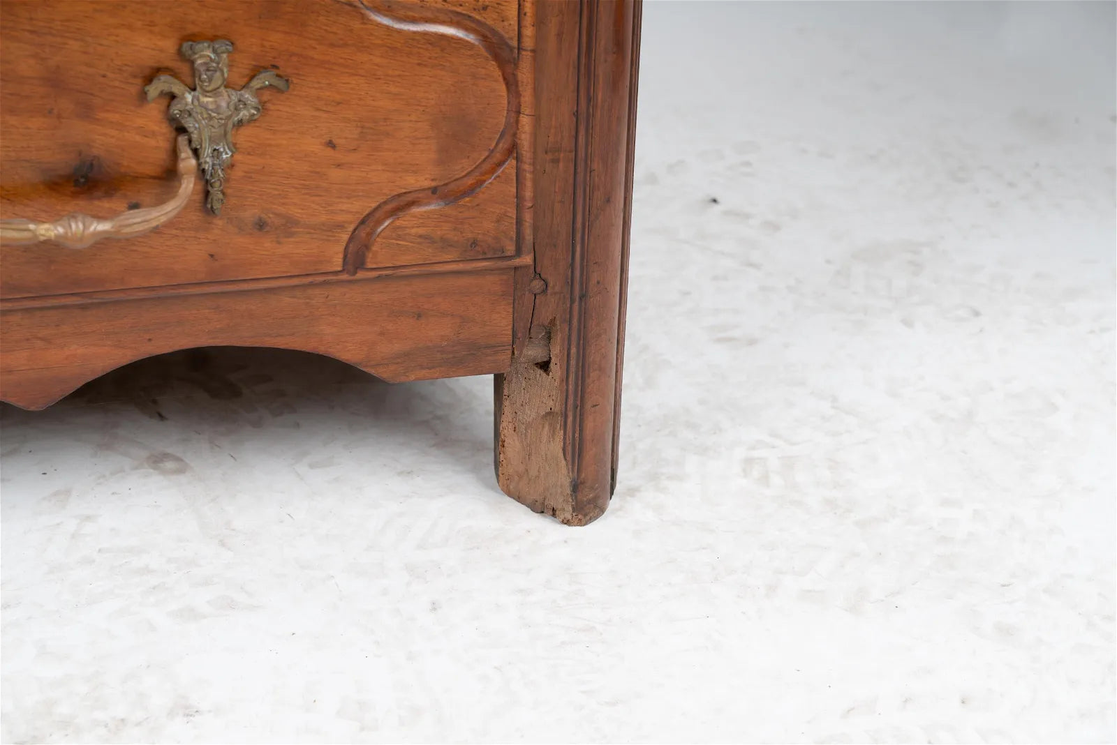 AF4-020: ANTIQUE LATE 18TH CENTURY FRENCH PROVINCIAL WALNUT CHEST OF DRAWERS