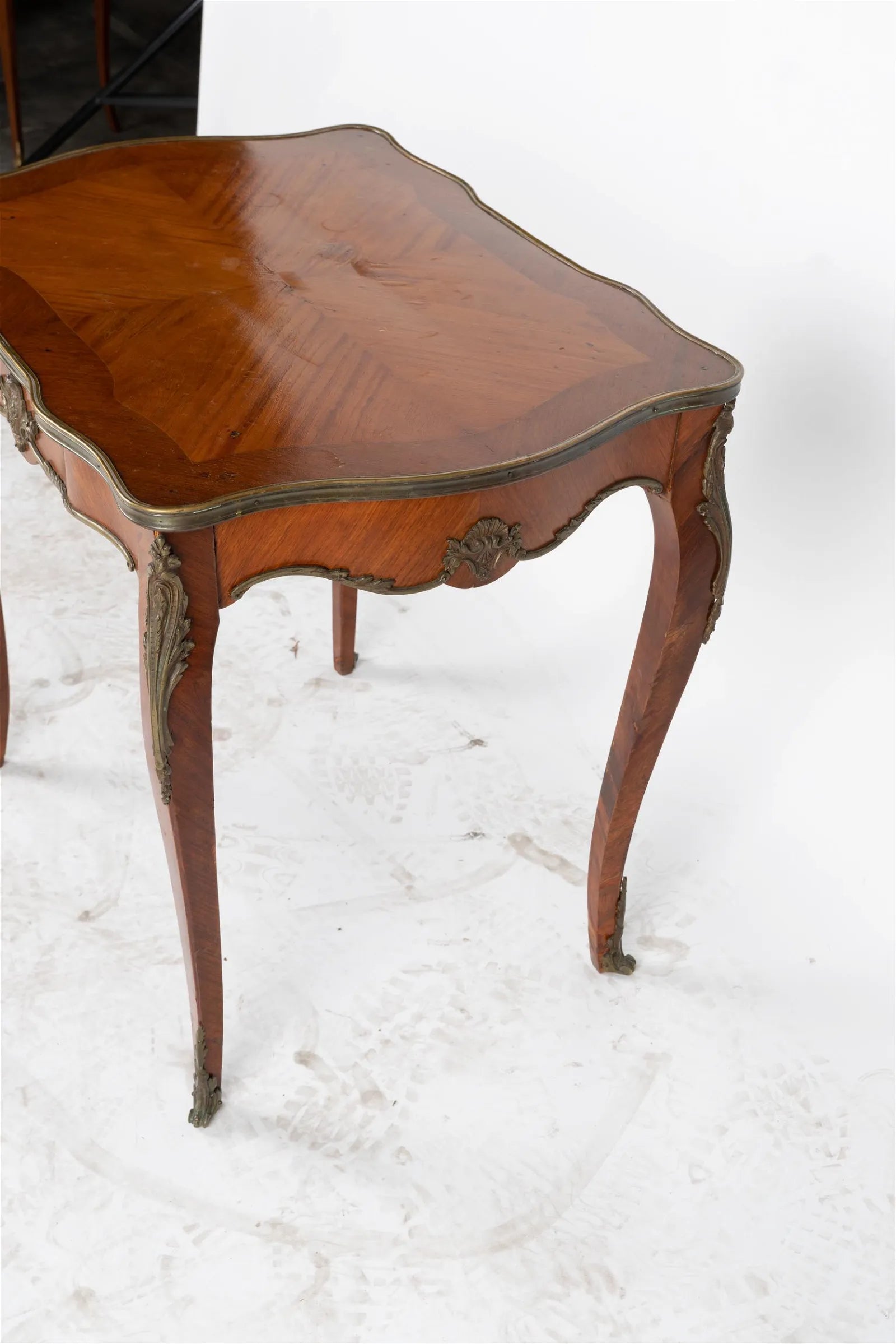 AF1-025:  ANTIQUE LATE 19TH CENTURY LOUIS XV  STYLE FRENCH KINGWOOD MARQUETRY SALON TABLE
