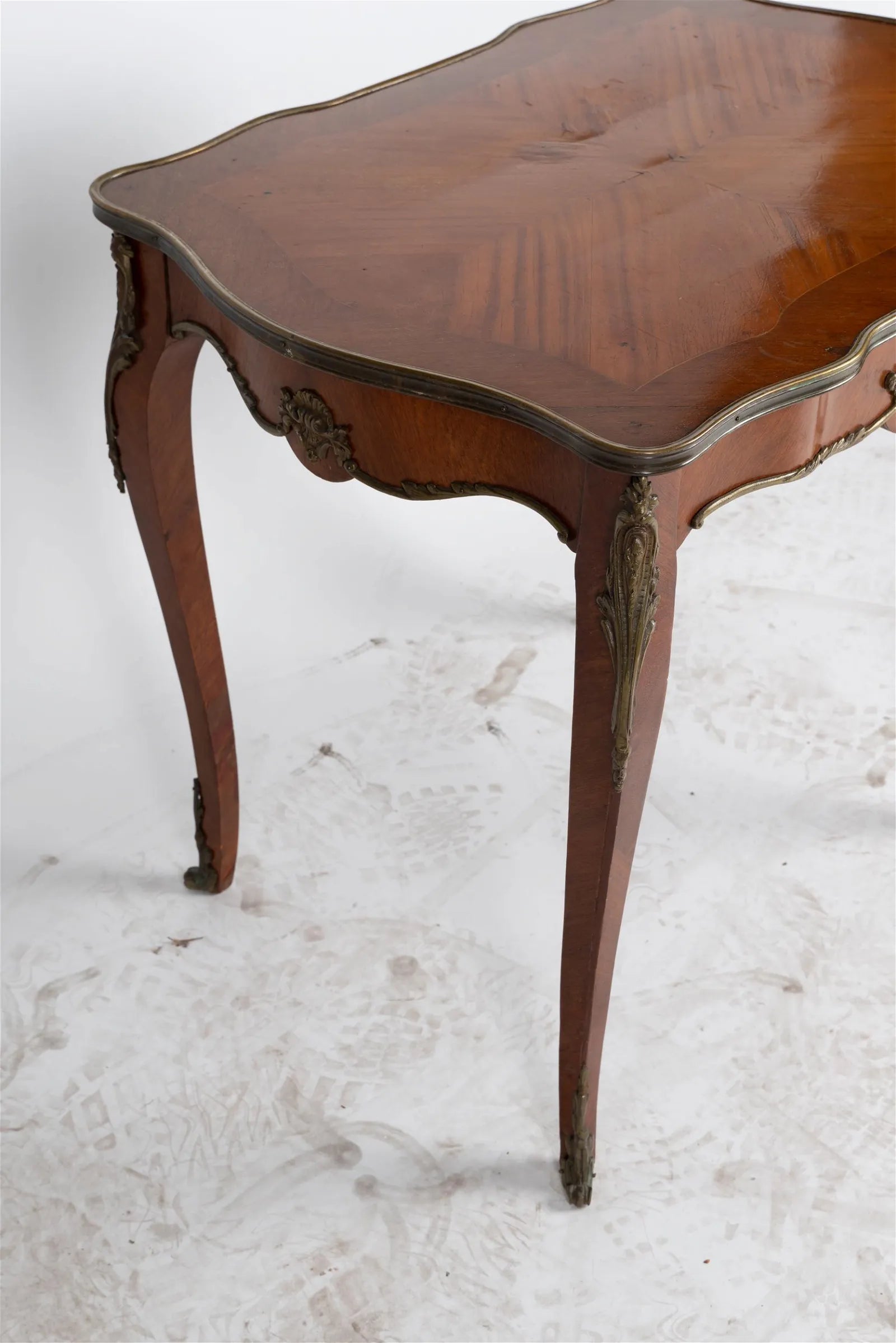 AF1-025:  ANTIQUE LATE 19TH CENTURY LOUIS XV  STYLE FRENCH KINGWOOD MARQUETRY SALON TABLE