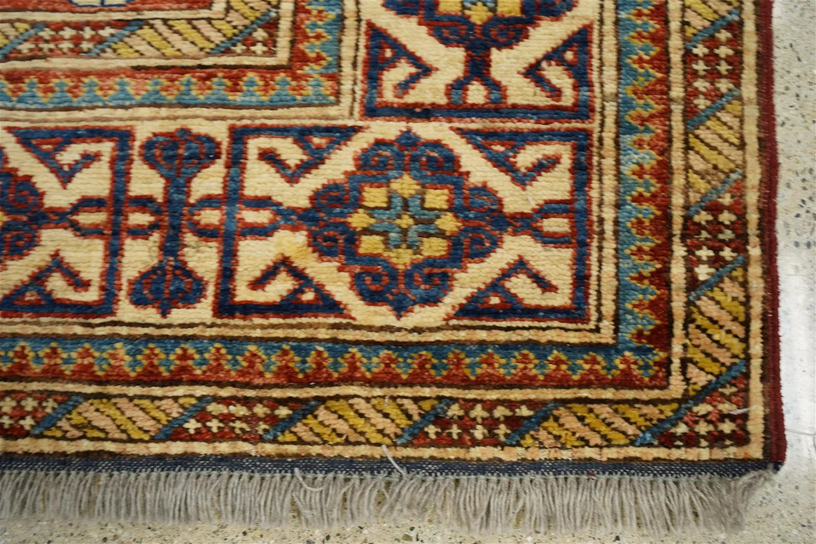 OR8-005: CAUCASIAN CARPET - LATE 20TH CENTURY