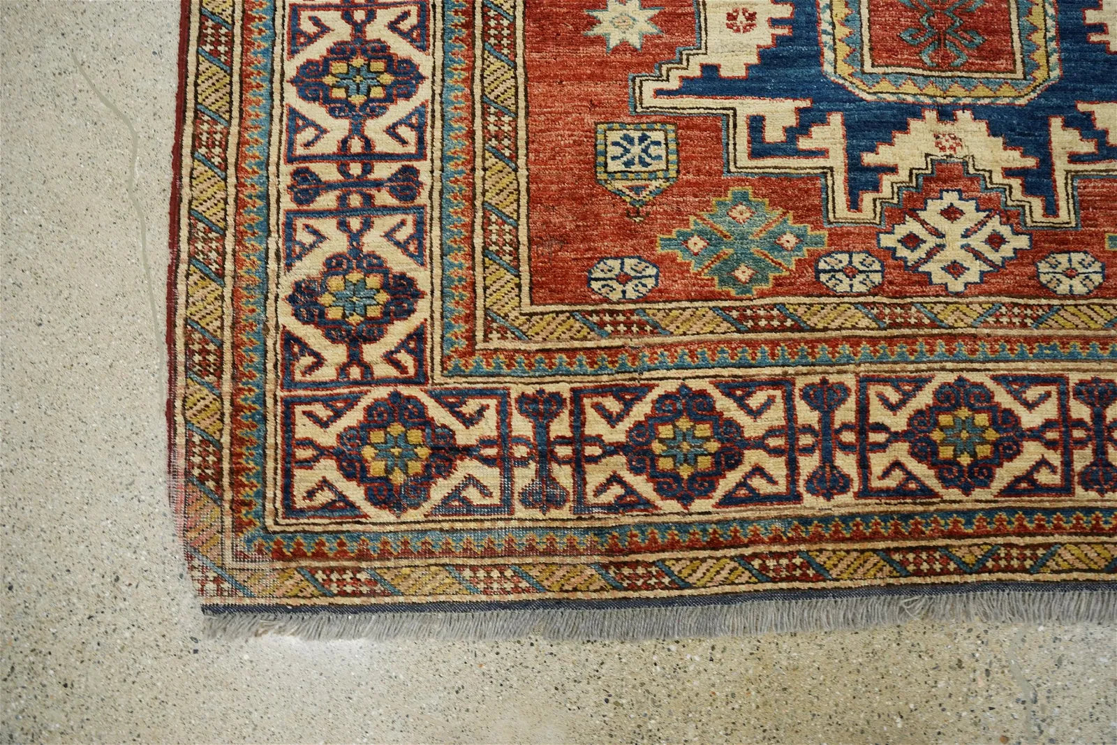 OR8-005: CAUCASIAN CARPET - LATE 20TH CENTURY