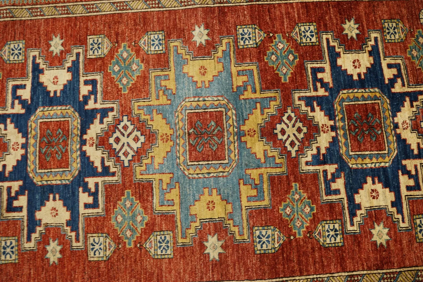 OR8-005: CAUCASIAN CARPET - LATE 20TH CENTURY