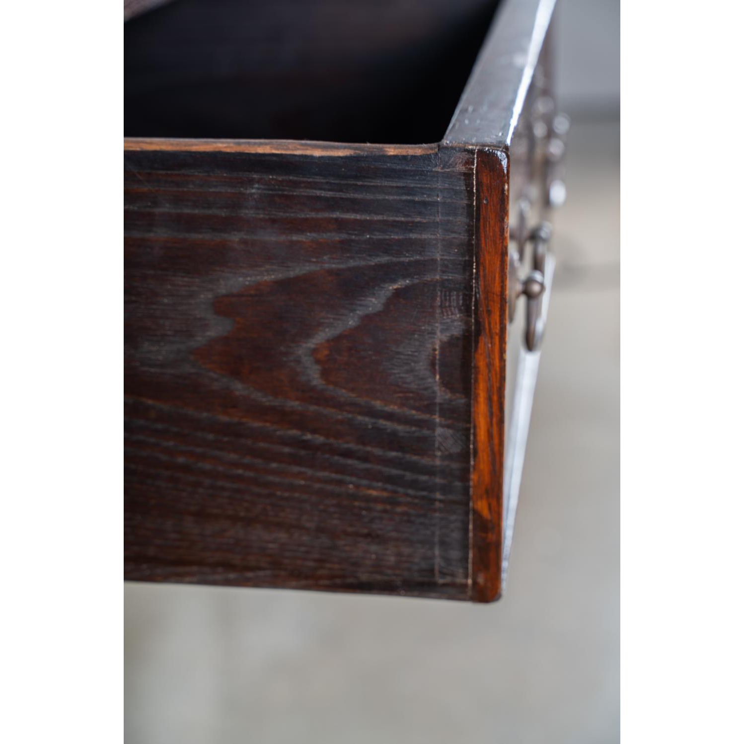 AF3-194: VINTAGE FINELY CRAFTED GEORGIAN STYLE OAK & CROSS-BANDED WELSH DRESSER