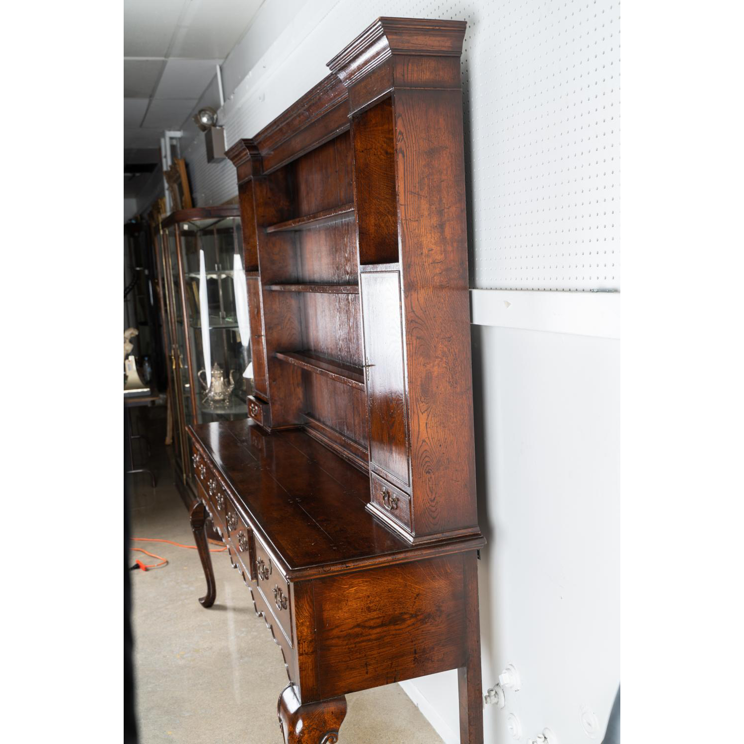 AF3-194: VINTAGE FINELY CRAFTED GEORGIAN STYLE OAK & CROSS-BANDED WELSH DRESSER