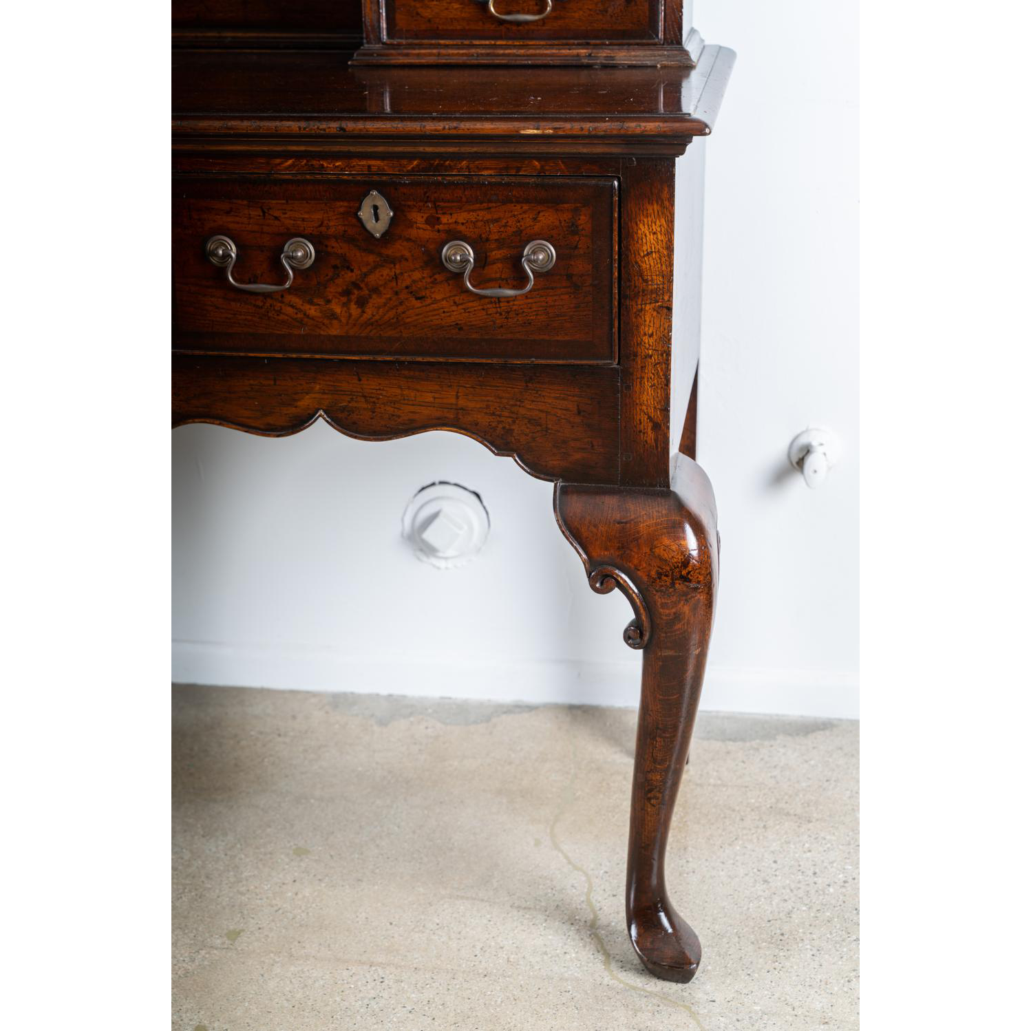 AF3-194: VINTAGE FINELY CRAFTED GEORGIAN STYLE OAK & CROSS-BANDED WELSH DRESSER
