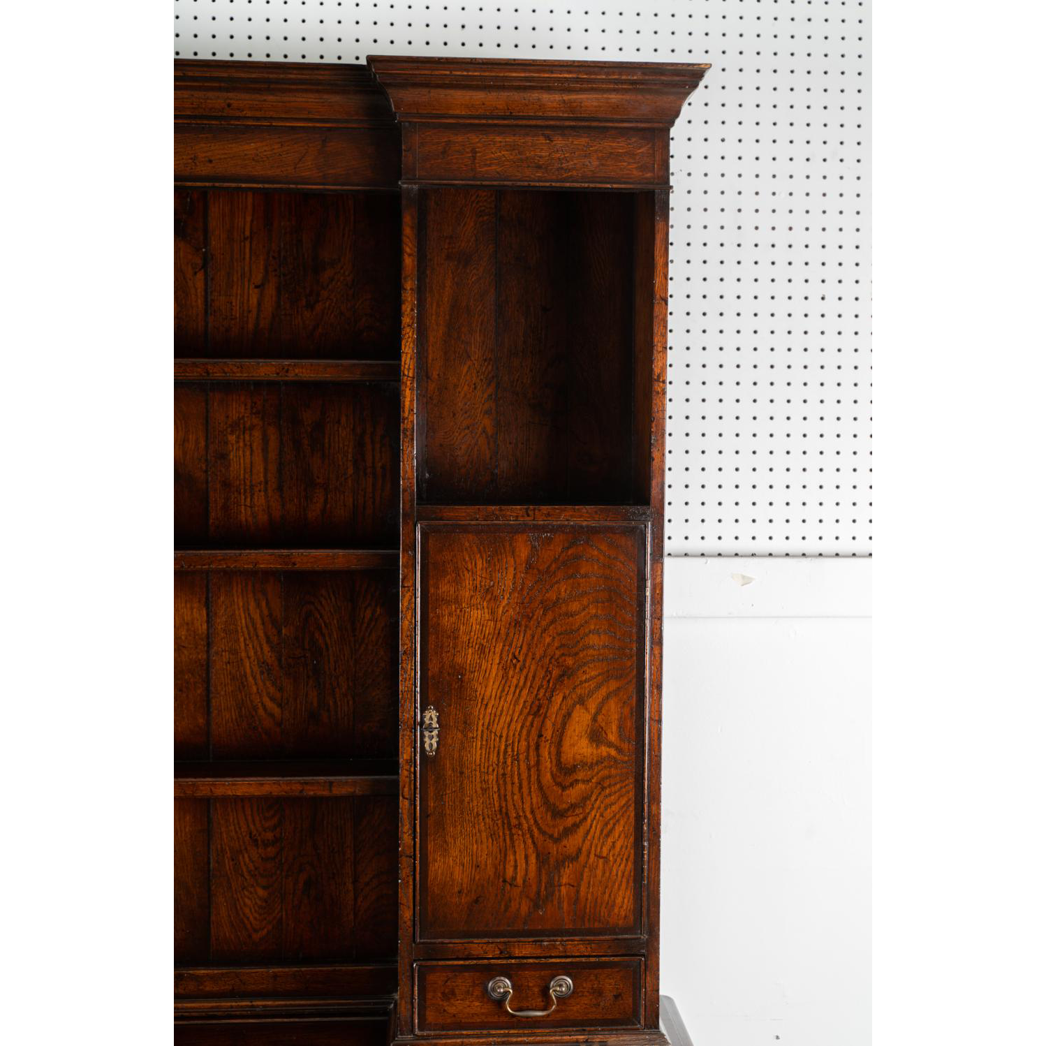 AF3-194: VINTAGE FINELY CRAFTED GEORGIAN STYLE OAK & CROSS-BANDED WELSH DRESSER