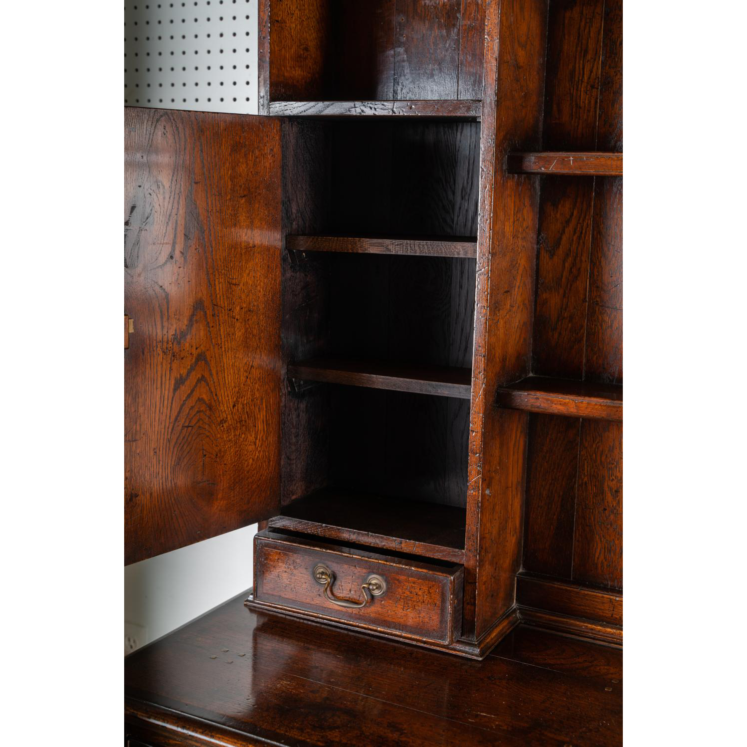 AF3-194: VINTAGE FINELY CRAFTED GEORGIAN STYLE OAK & CROSS-BANDED WELSH DRESSER