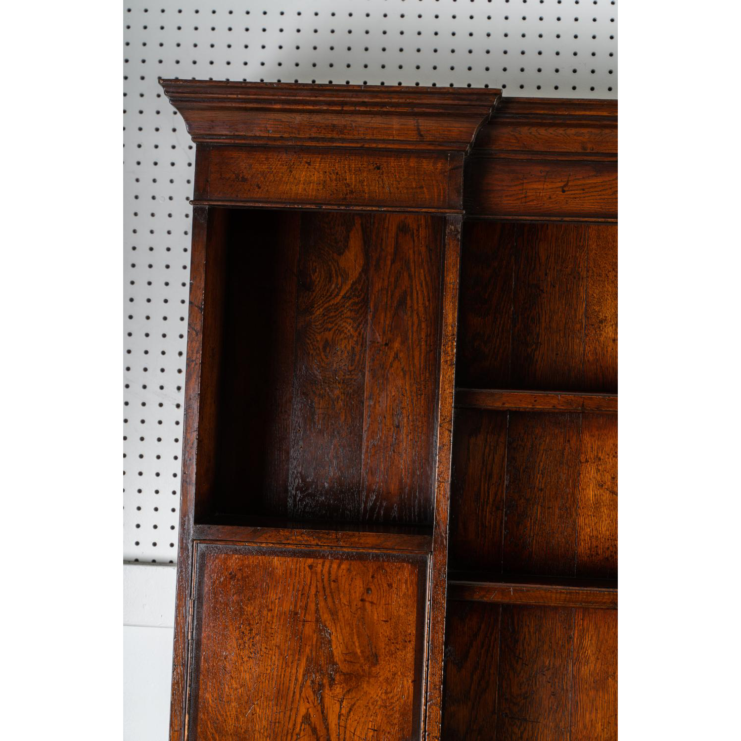 AF3-194: VINTAGE FINELY CRAFTED GEORGIAN STYLE OAK & CROSS-BANDED WELSH DRESSER