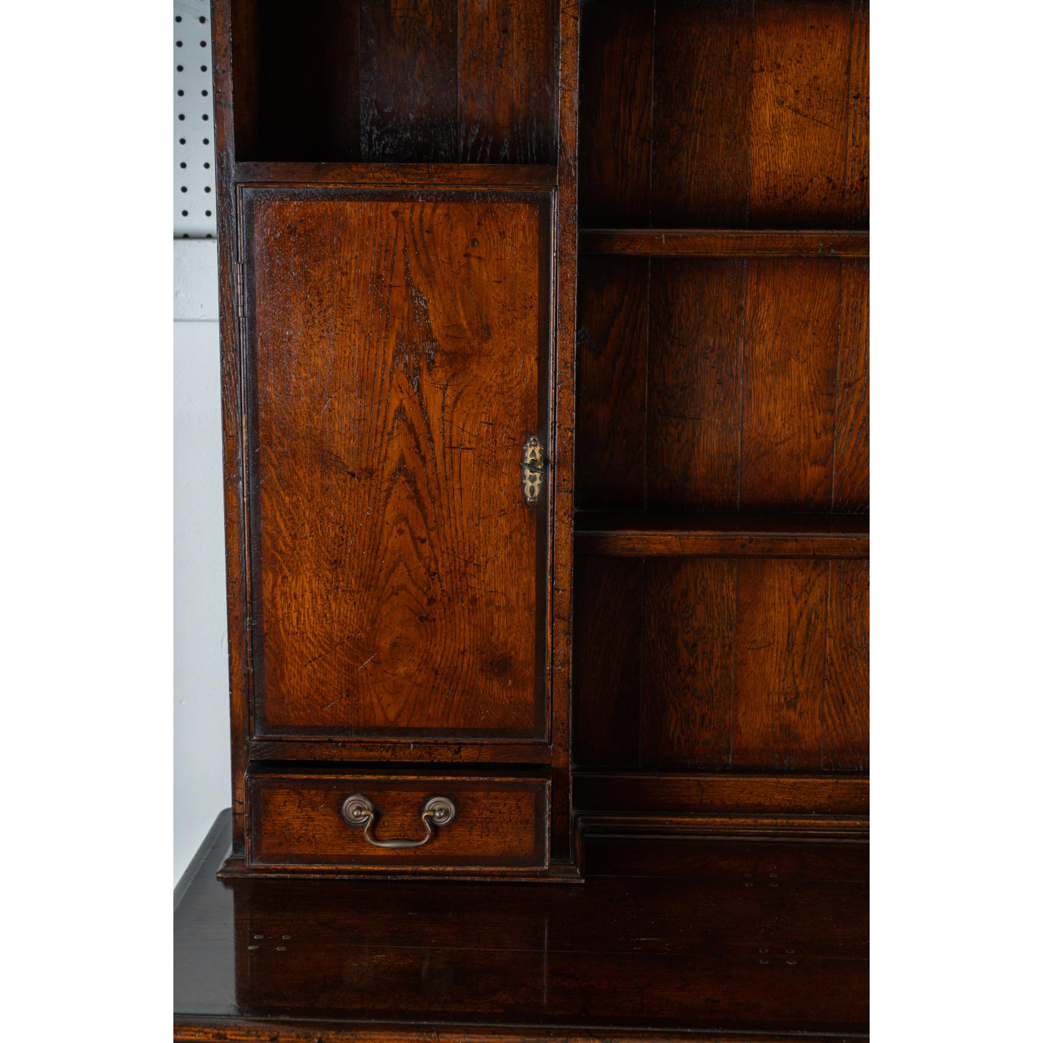 AF3-194: VINTAGE FINELY CRAFTED GEORGIAN STYLE OAK & CROSS-BANDED WELSH DRESSER