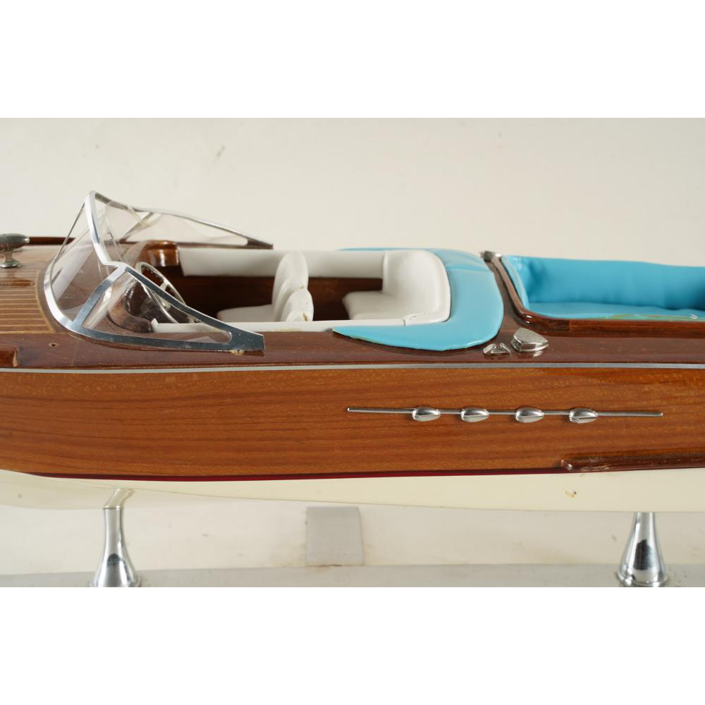 CR2-105: SCALED MODEL OF 1970'S ITALIAN RUNABOUT , RIVA AQUARAMA SPEED BOAT