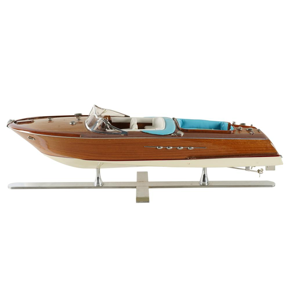 CR2-105: SCALED MODEL OF 1970'S ITALIAN RUNABOUT , RIVA AQUARAMA SPEED BOAT