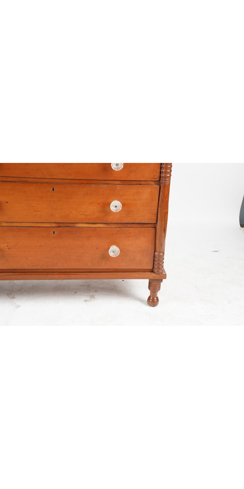 AF4-205: Period Antique Circa 1800 American Sheraton Chest of Drawers