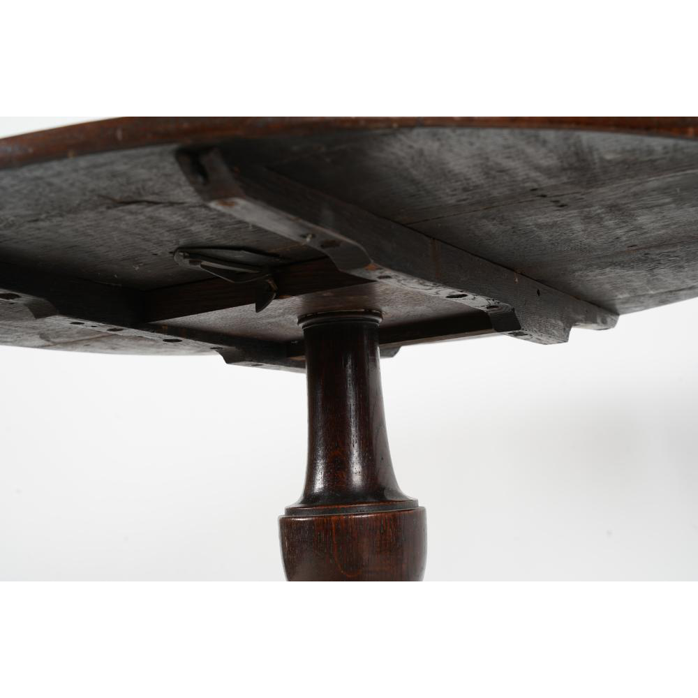 AF1-281: ANTIQUE 18TH CENTURY GEORGIAN OAK TILT TOP TRIPOD TABLE