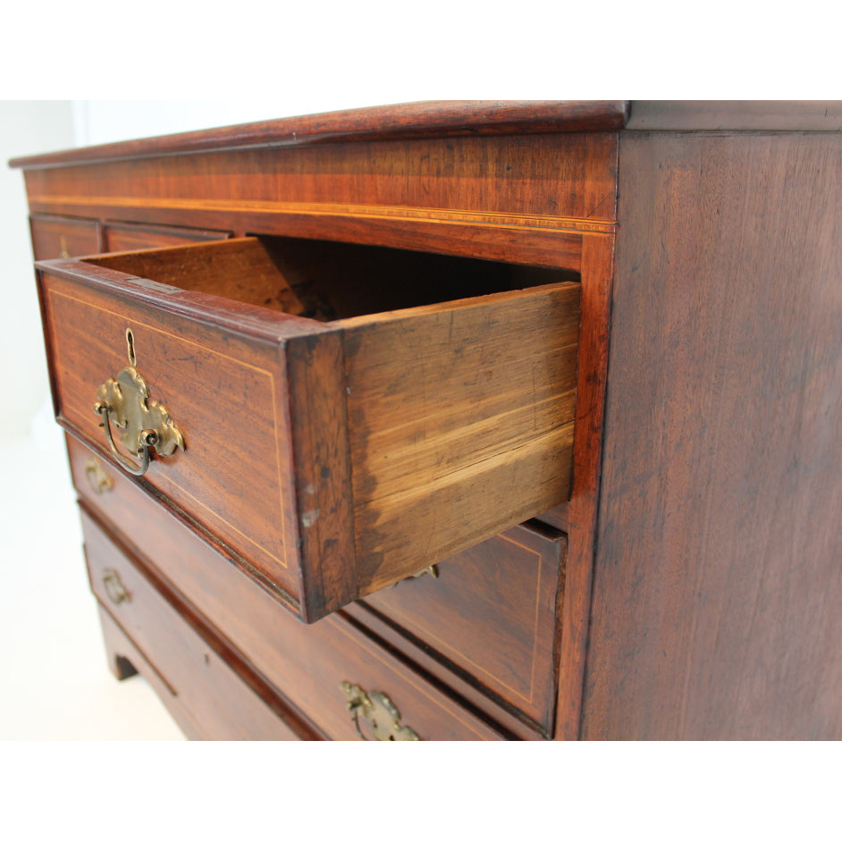 AF4-339: Antique Early 19th Century American Federal Mahogany Chest of Drawers With Line Inlay