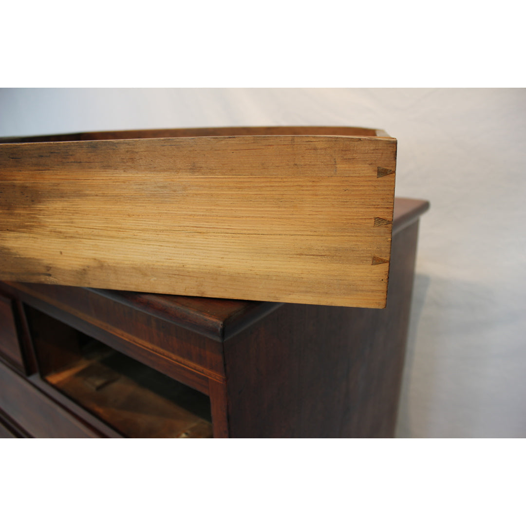 AF4-339: Antique Early 19th Century American Federal Mahogany Chest of Drawers With Line Inlay