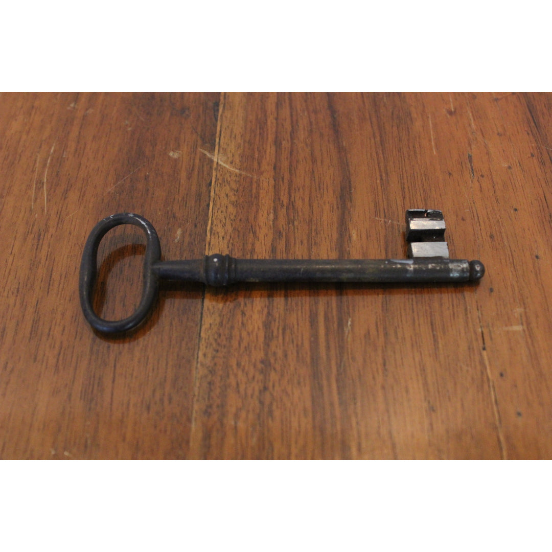 AF4-357: Antique Early 19th Century Northern Italian Veneered Fruitwood Chest of Drawers