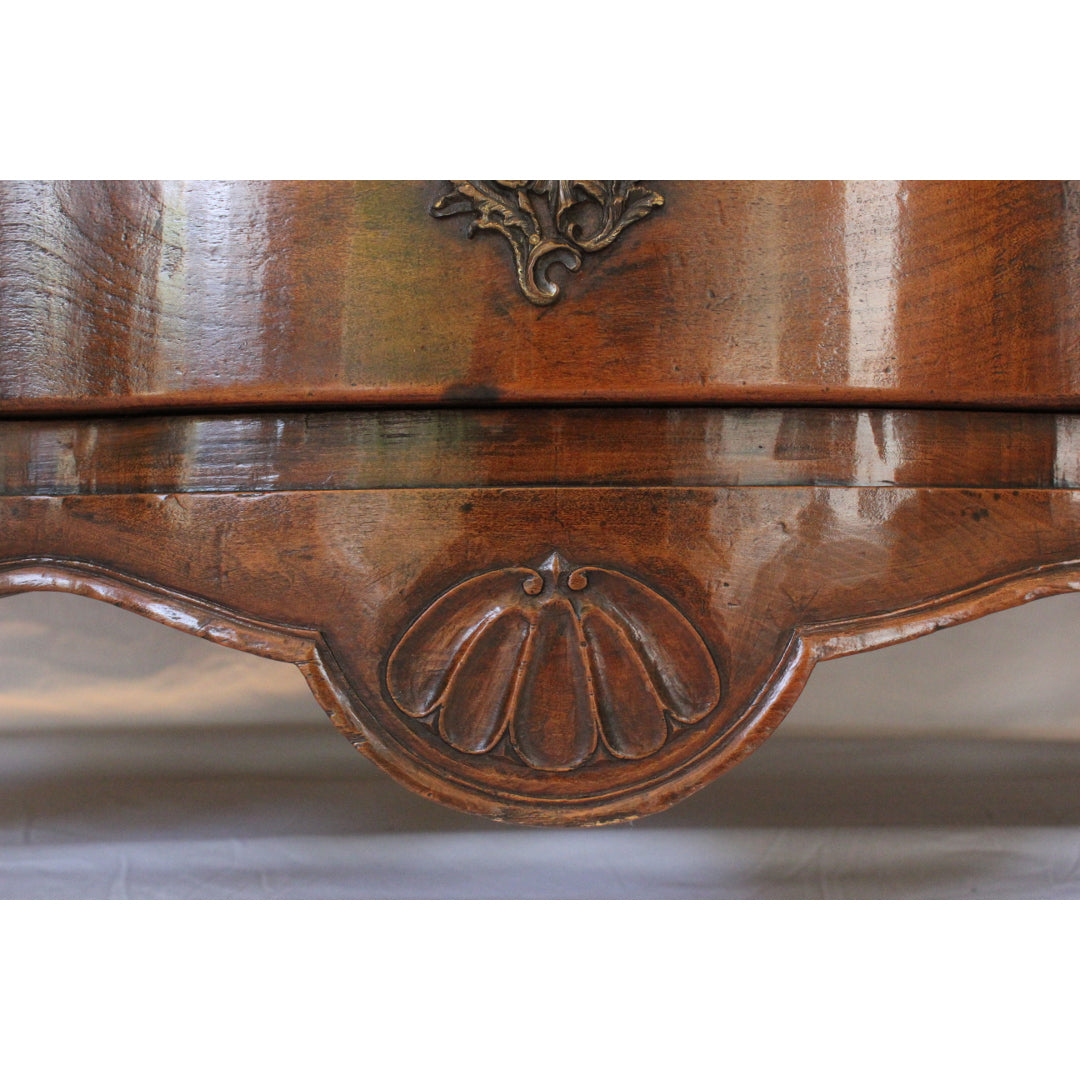 AF4-358: Antique 18th Century Louis XV Provincial Walnut Chest of Drawers